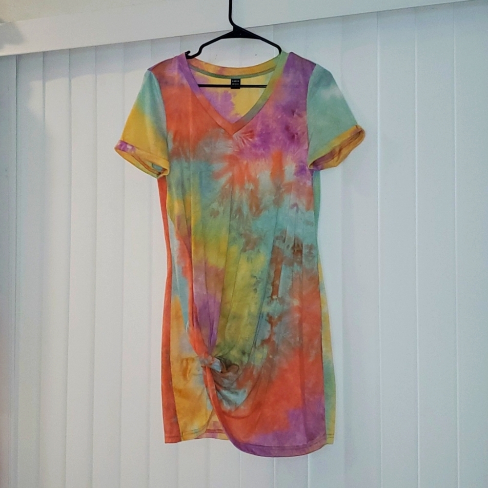 Twist hem tie dye dress